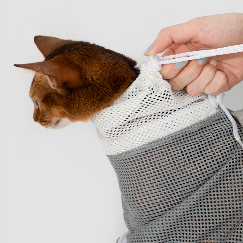 Detachable Anti-Scratch Cat Grooming Wrap - Easy Neck Adjustment, Secure Grooming Fit